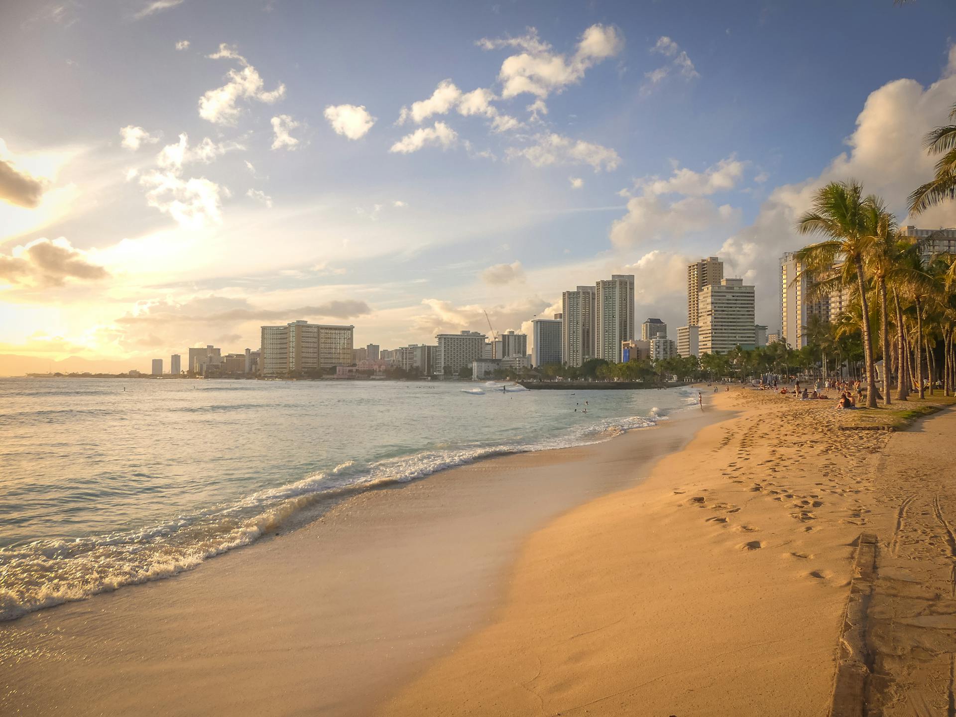 affordable-escape:-fly-roundtrip-from-dallas-to-honolulu-for-just-$359!-–-fangwallet